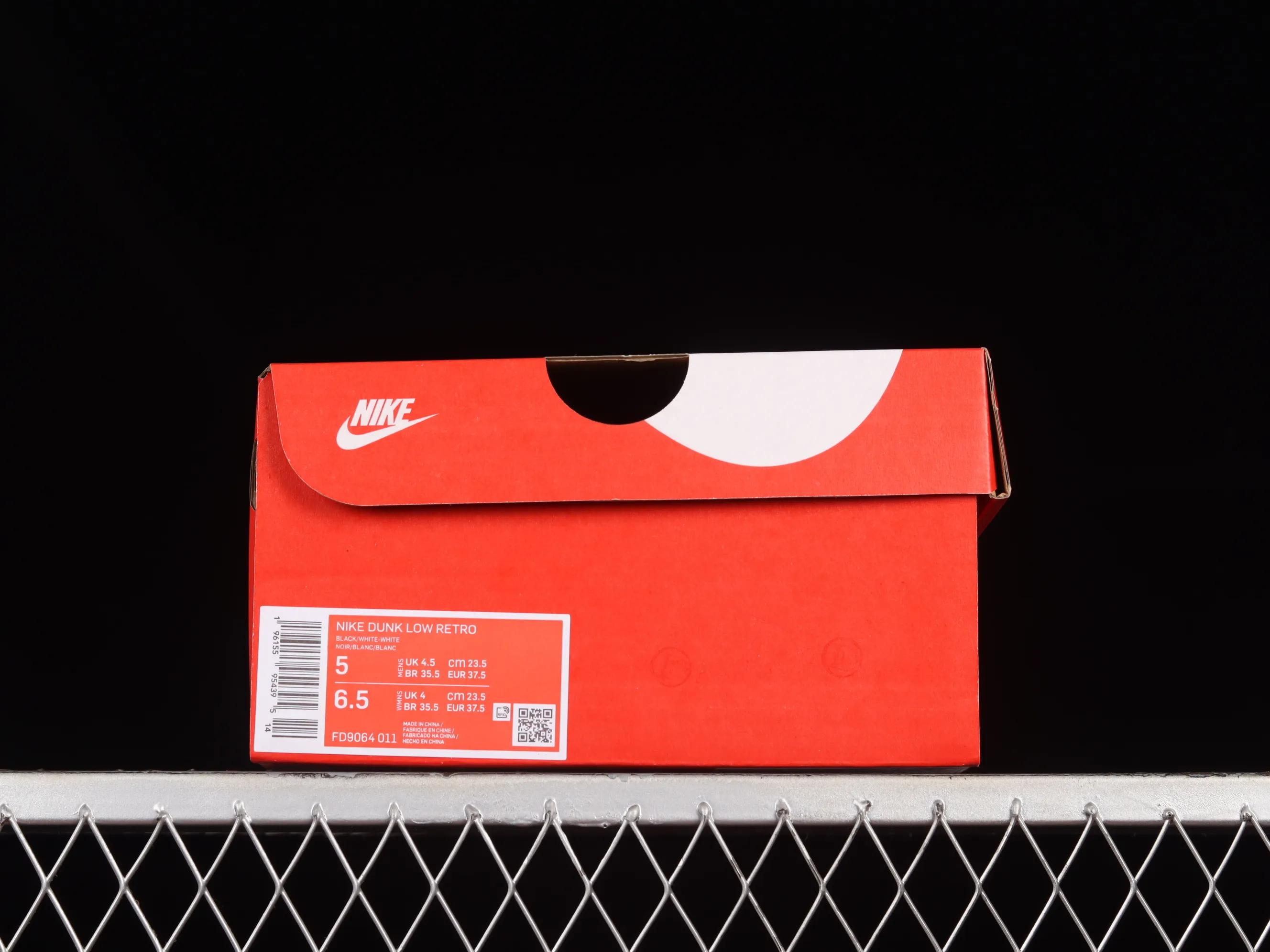 All Categories Nk SB Dunk Series Nk SB Dunk Low Low-top Sneakers F Version Nk Dunk Low "Reverse Panda" White and Black Reverse Panda SB Smashing Backboard Fashion Casual Sneakers FD9064-011